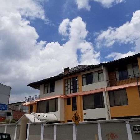Hostal El Confort Quito Norte エクステリア 写真