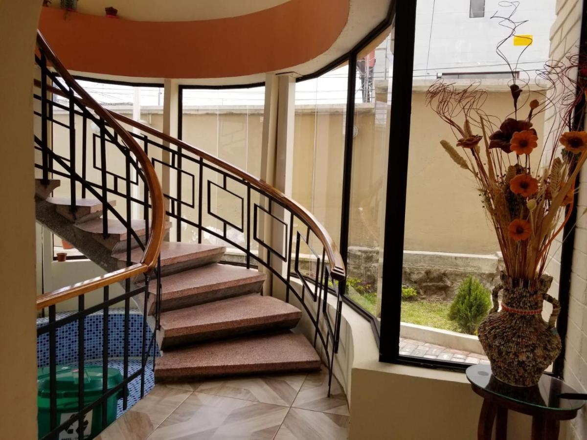 Hostal El Confort Quito Norte エクステリア 写真